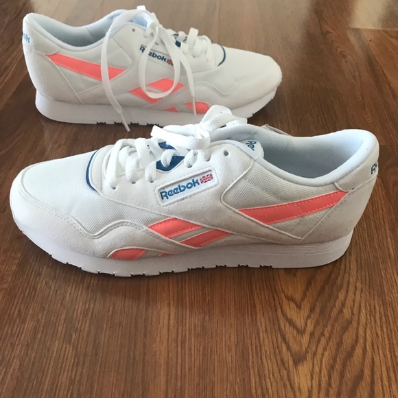 Final Sale ❤️ Reebok Classic Nylon TXT Sneaker - Picture 4 of 8